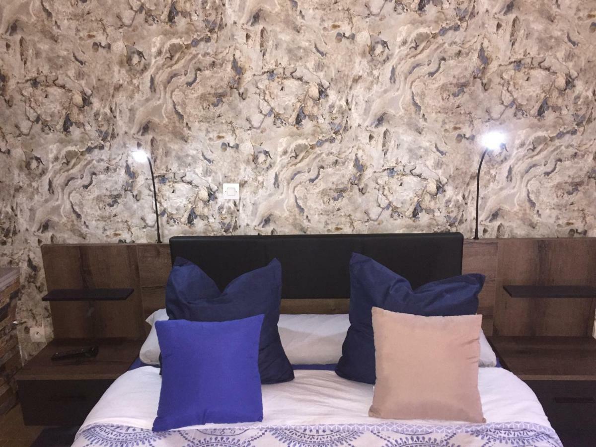 Domaine Jeanne D'Arc Bed and Breakfast Valhuon Esterno foto